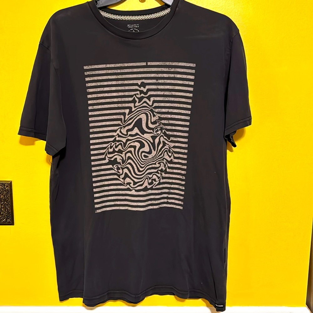 Volcom T-Shirt 
Size Medium
Black with Tan Logo